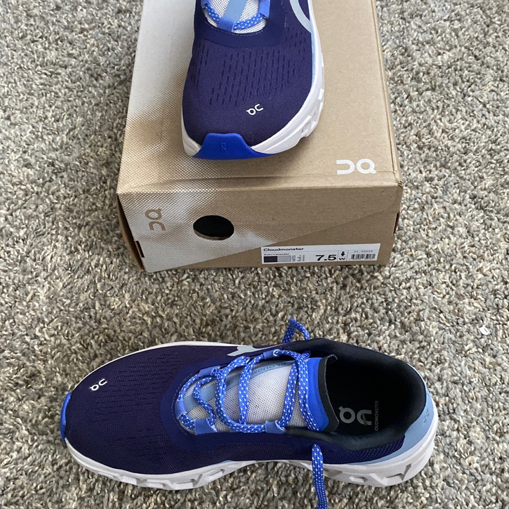On Running Cloudmonster Size 7.5 Açaí/Lavender